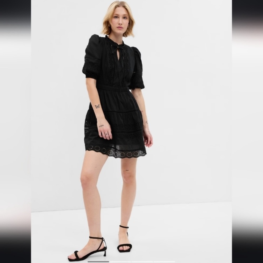 NWT Gap Black Puff Sleeved Black Eyelet Dress Size Small